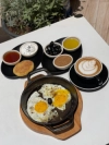 PETIT DÉJEUNER (Jusqu'à 14h) Royal Beldi DELIV - La Tuniserie "Commandez en ligne chez La Tuniserie et régalez-vous avec nos brunchs gourmands, burgers généreux et plats maison, livrés directement chez vous, sans compromis sur la qualité."