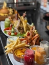 LES KRUNCHS Krunch Gambas DELIV - La Tuniserie "Commandez en ligne chez La Tuniserie et régalez-vous avec nos brunchs gourmands, burgers généreux et plats maison, livrés directement chez vous, sans compromis sur la qualité."
