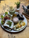 BRUNCH (Jusqu'à 17h) L'Énergétique DELIV - La Tuniserie "Commandez en ligne chez La Tuniserie et régalez-vous avec nos brunchs gourmands, burgers généreux et plats maison, livrés directement chez vous, sans compromis sur la qualité."