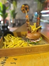BURGER SPÉCIALE Chakabo Turkey DELIV - La Tuniserie "Commandez en ligne chez La Tuniserie et régalez-vous avec nos brunchs gourmands, burgers généreux et plats maison, livrés directement chez vous, sans compromis sur la qualité."